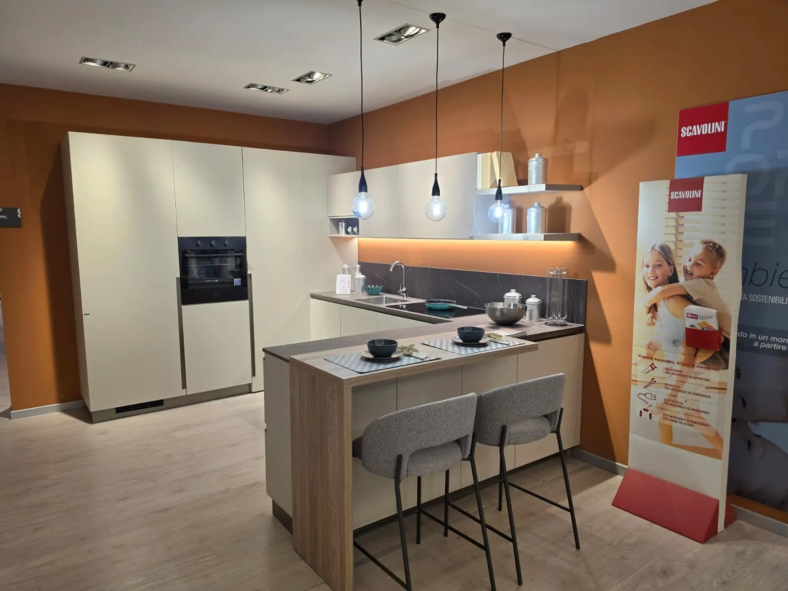 Una cucina Scavolini esposta nello showroom di San Severo