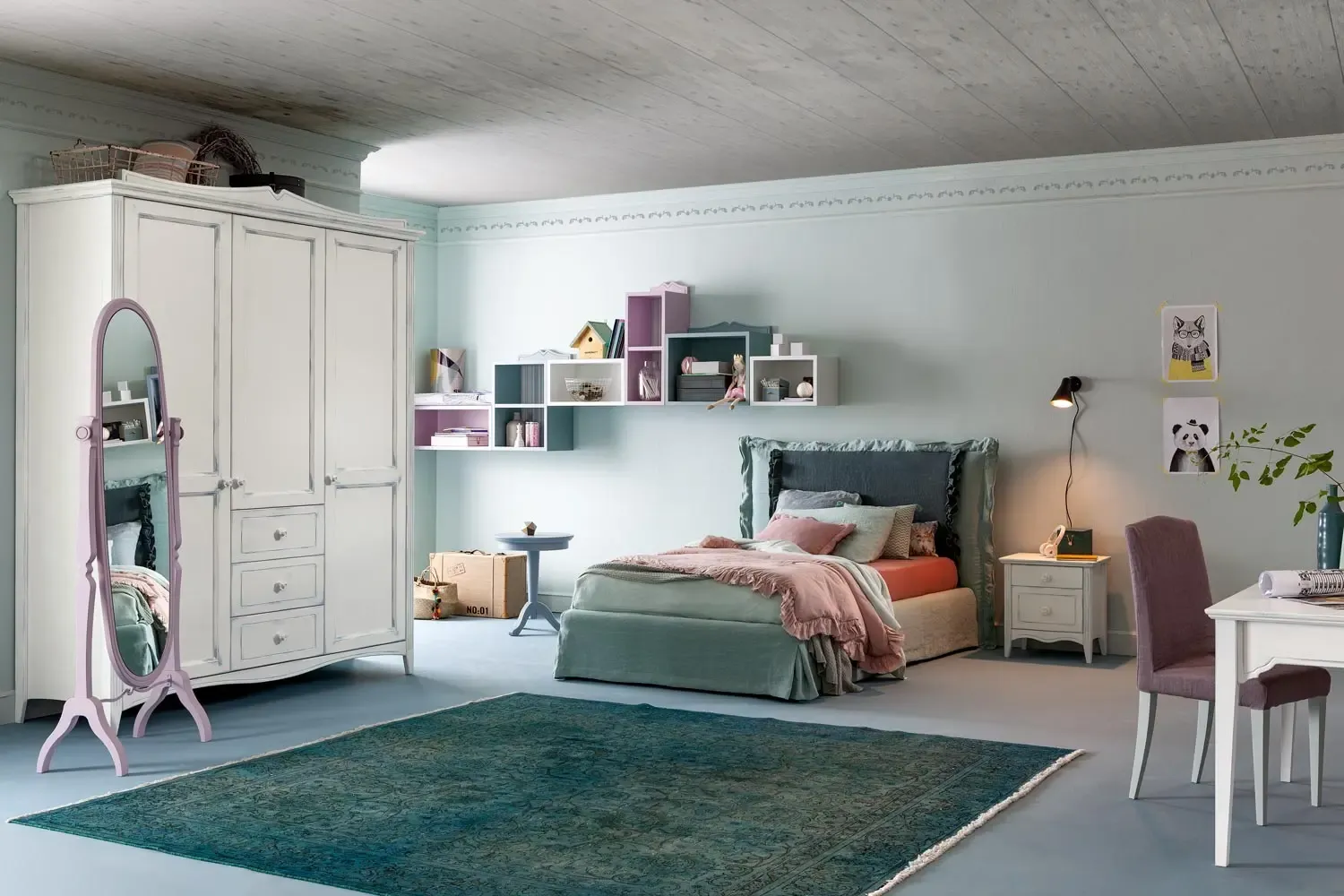 Cameretta Romantic Calipso Callesella con armadio bianco shabby, letto imbottito e specchiera rosa