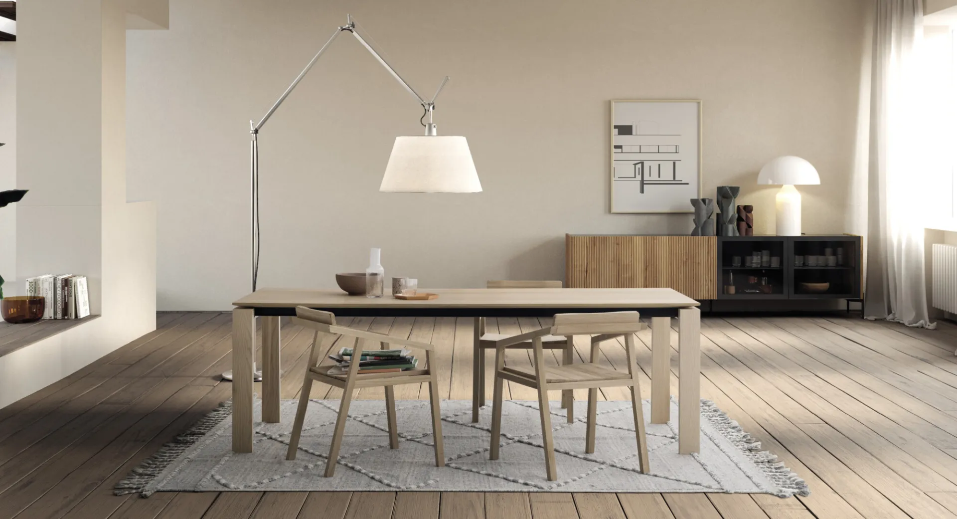 Tavolo Vogue Devina Nais in rovere chiaro con sedie in legno in un soggiorno