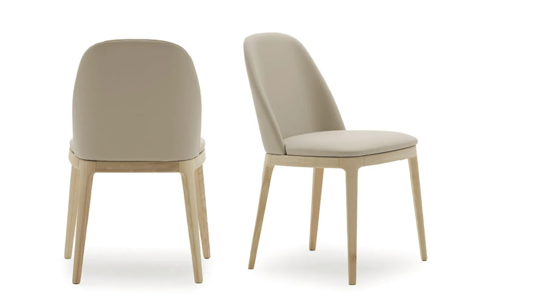Sedia Lubecca Devina Nais in tessuto beige su fondo bianco