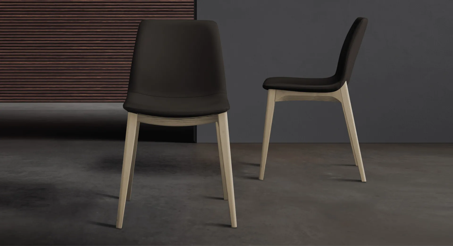 Due sedie Colonia Devina Nais in tessuto scuro con gambe in legno chiaro