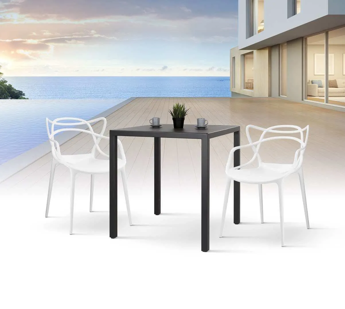 Tavolo bistrot Icon 2.4 Imba nero con due sedie bianche su una terrazza vista mare