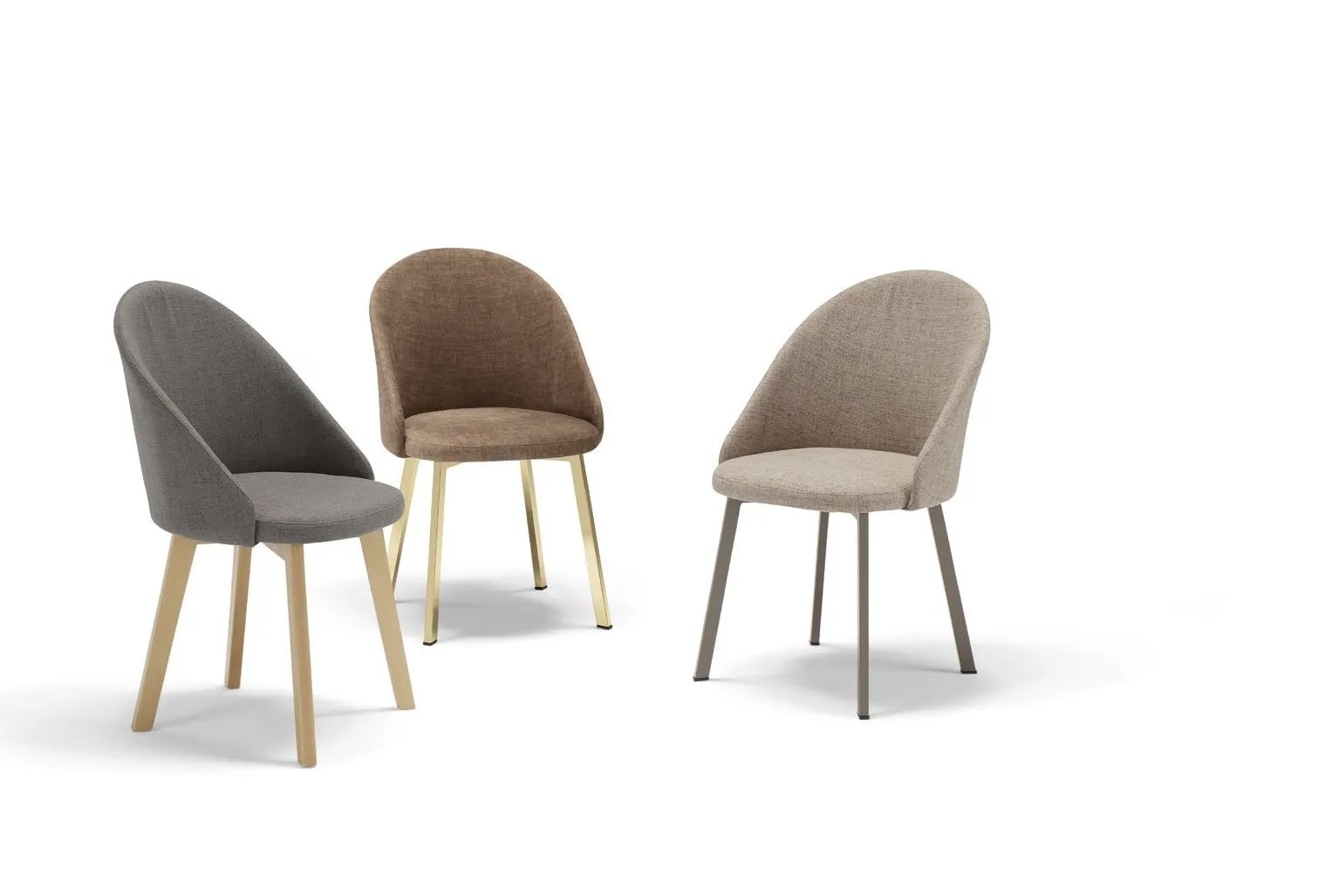 Tre sedie Urban Style Imba a conchiglia in tessuto grigio e tortora con gambe in legno