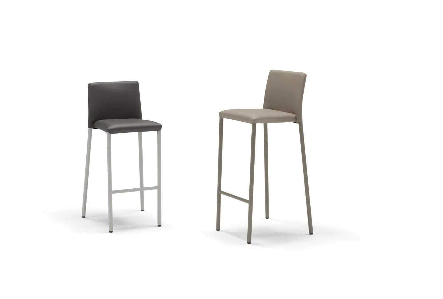 Due sgabelli alti Urban Style Imba con schienale in ecopelle grigia e tortora