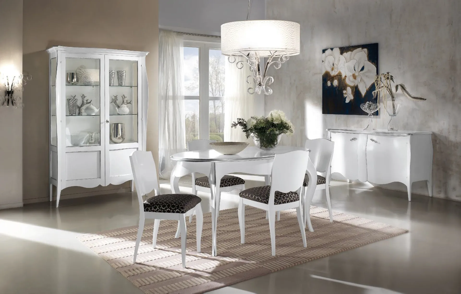 Sala Trend Style Imba bianca con tavolo ovale, sedie e vetrina laccata