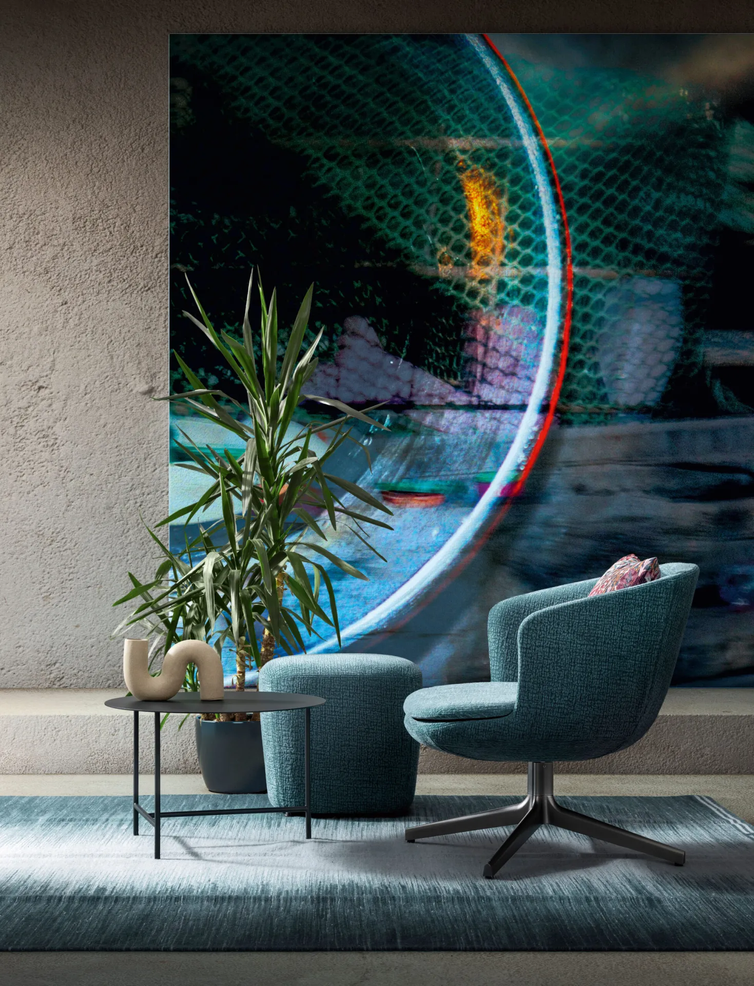 Poltroncina Olly Samoa ottanio su base a quattro razze, con pouf coordinato e pianta