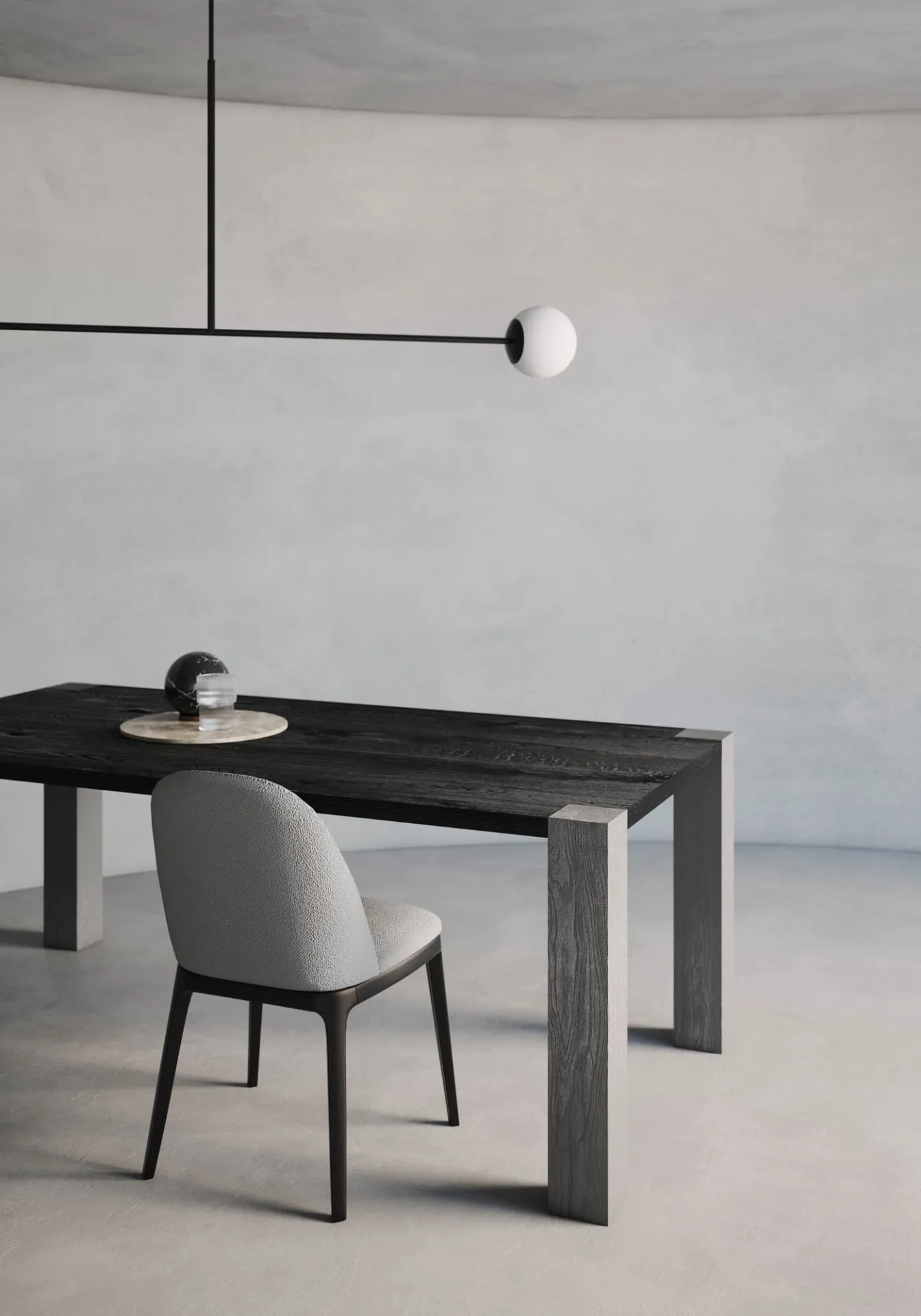 Tavolo Holo Wood Pizzolato con piano scuro e sedia imbottita grigia
