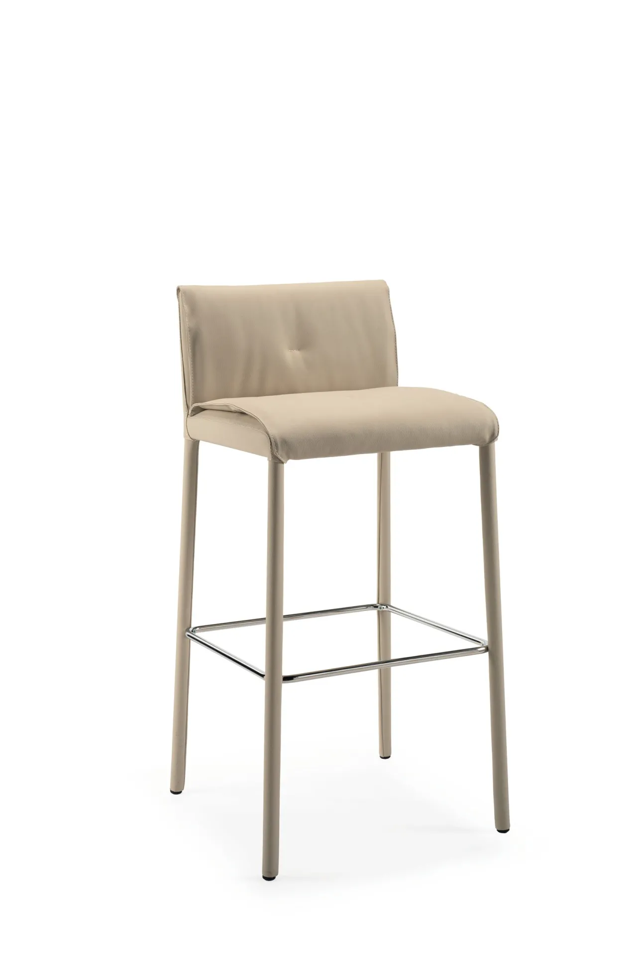 Sgabello Blazer Scavolini tortora con poggiapiedi in metallo, su fondo bianco