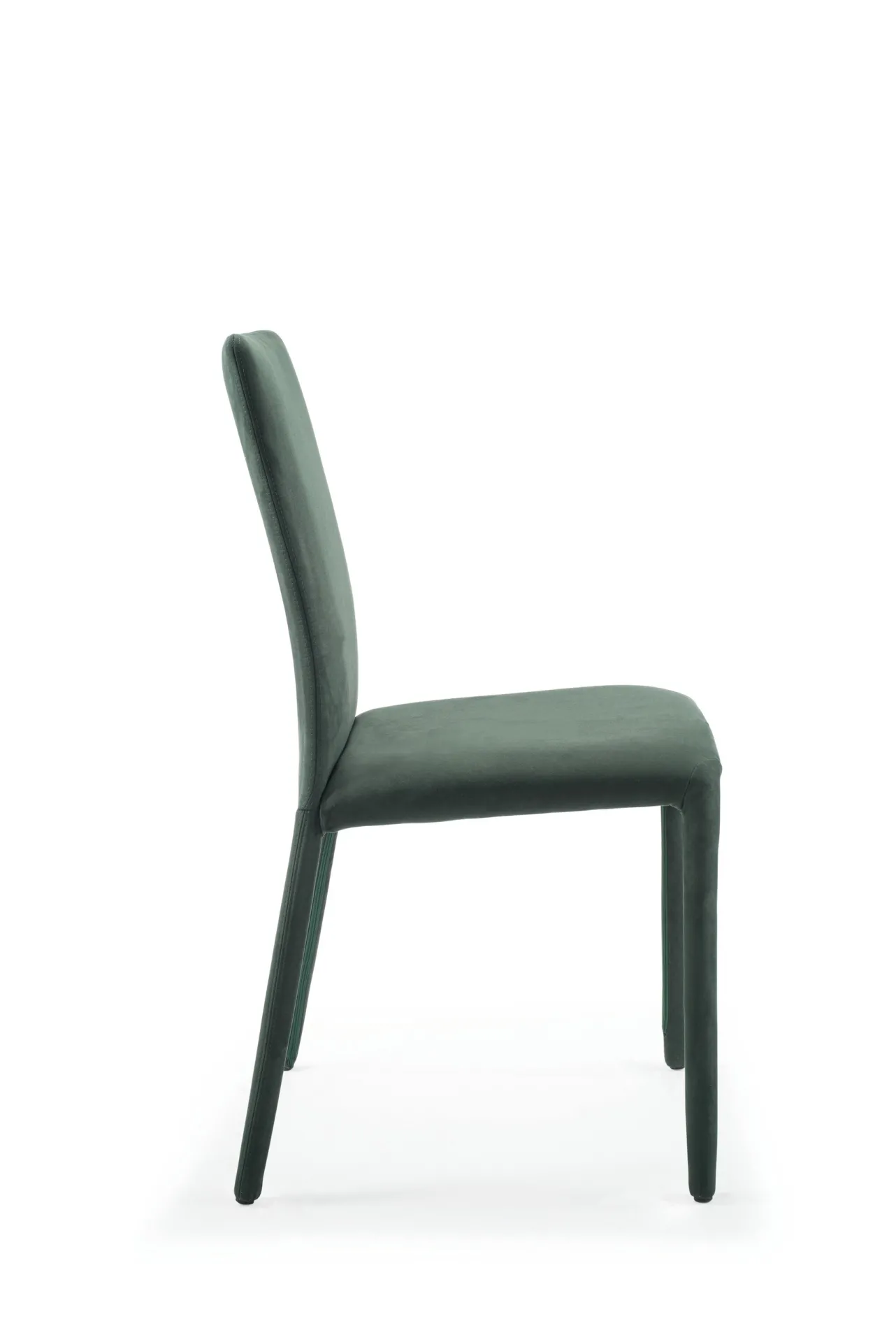 Profilo della sedia Coat Scavolini verde con schienale leggermente inclinato