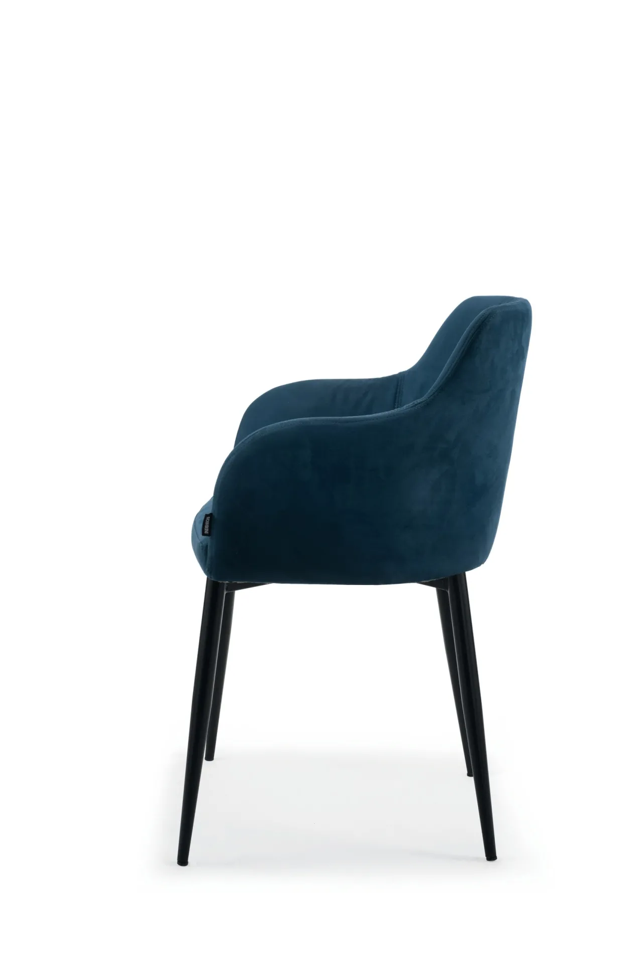 Profilo della sedia Deco Scavolini blu con il bracciolo che scende dalla scocca