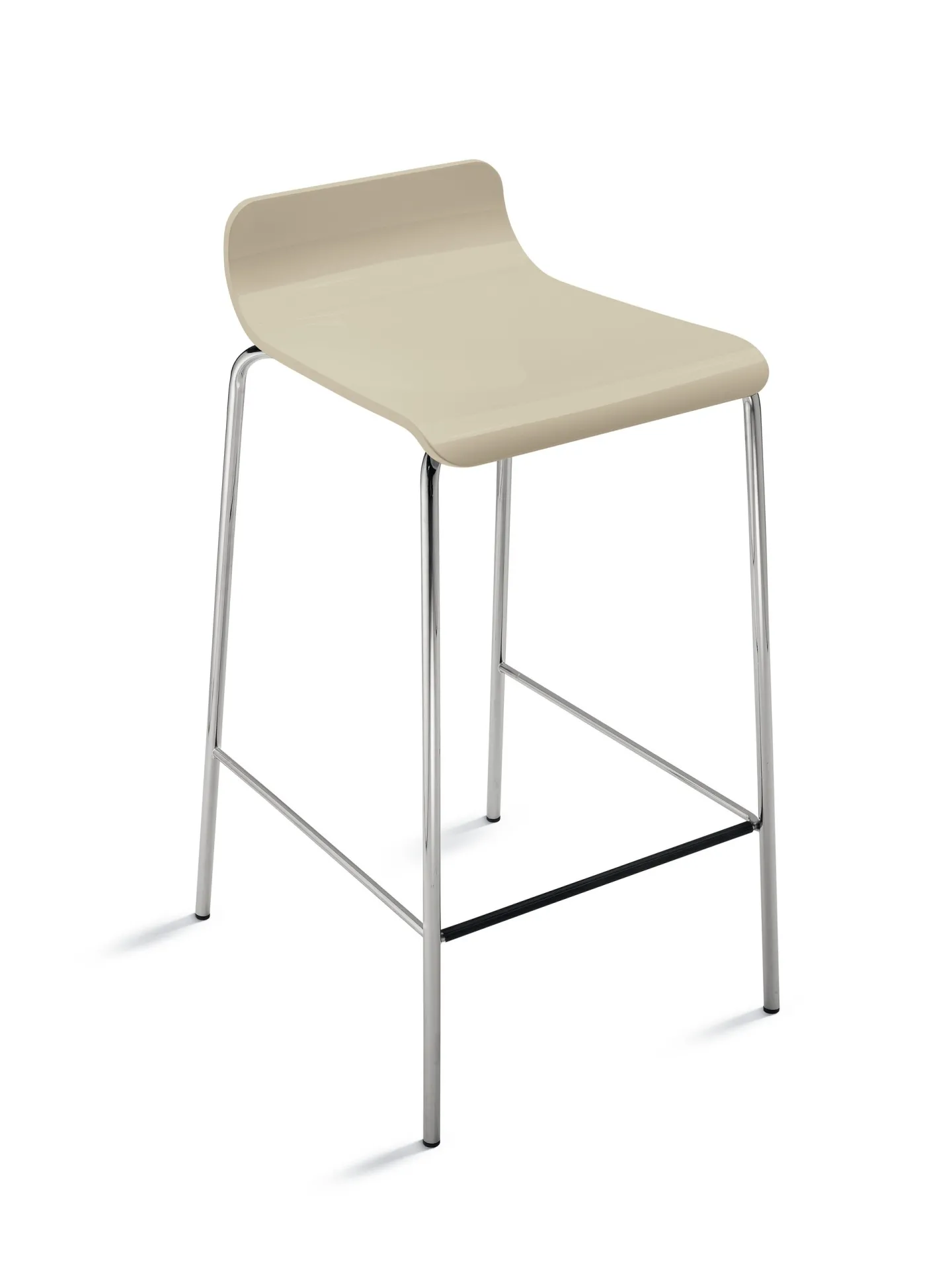 Sgabello Endless Scavolini crema con gambe cromate dritte su fondo bianco