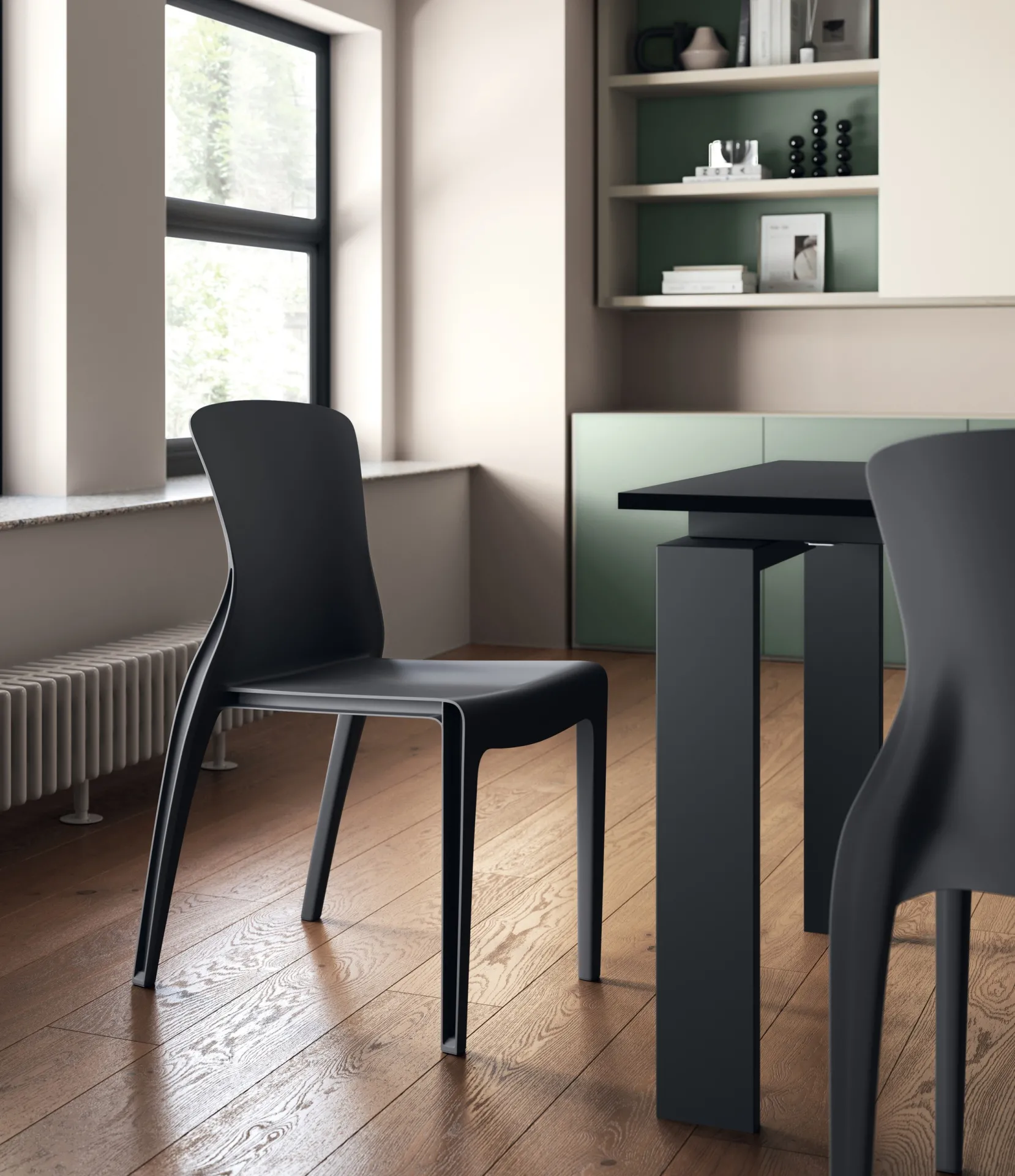 Sedia Future Scavolini nera in una cucina luminosa con parquet