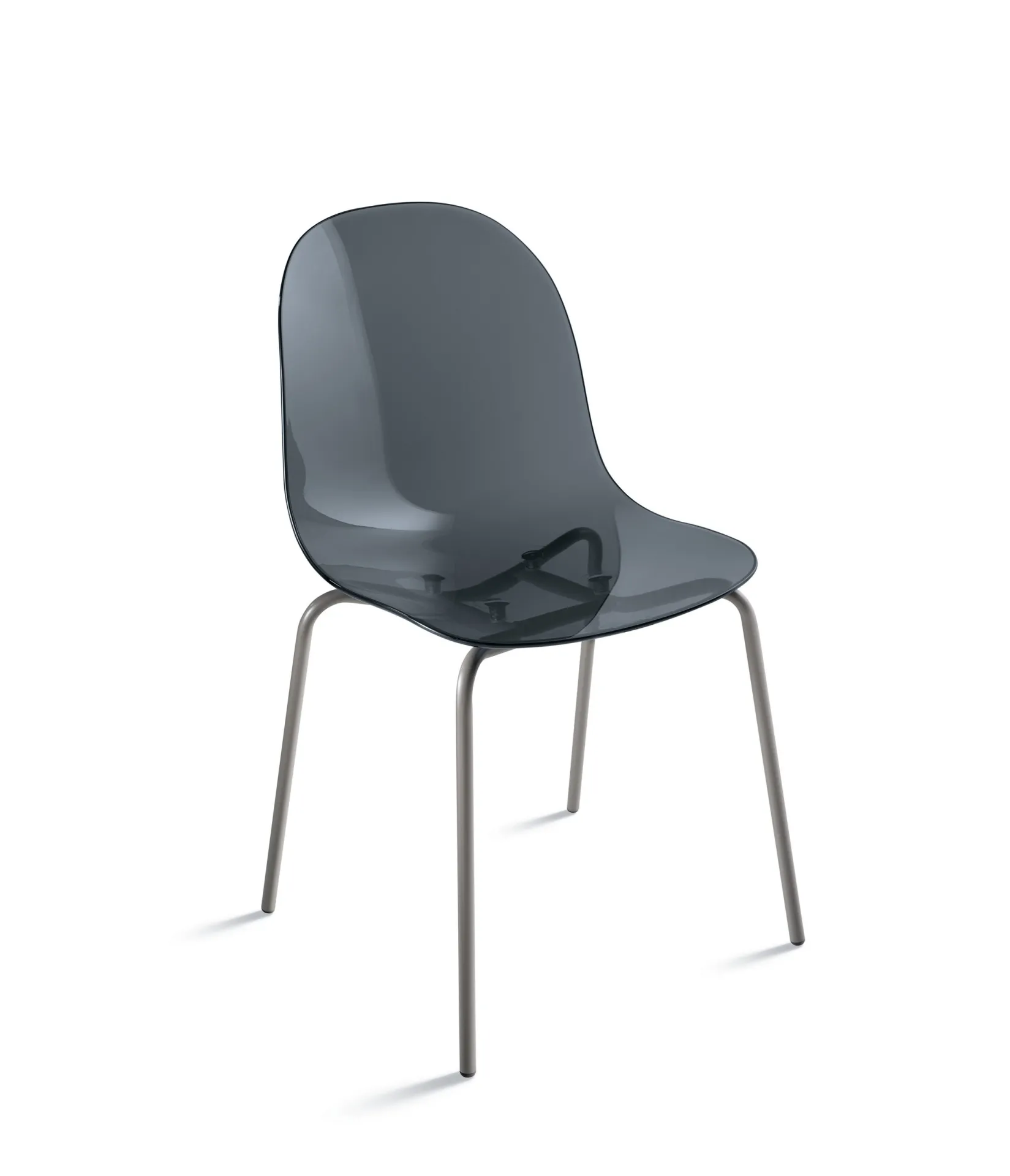 Sedia Hero Scavolini grigia con gambe dritte in metallo su fondo bianco
