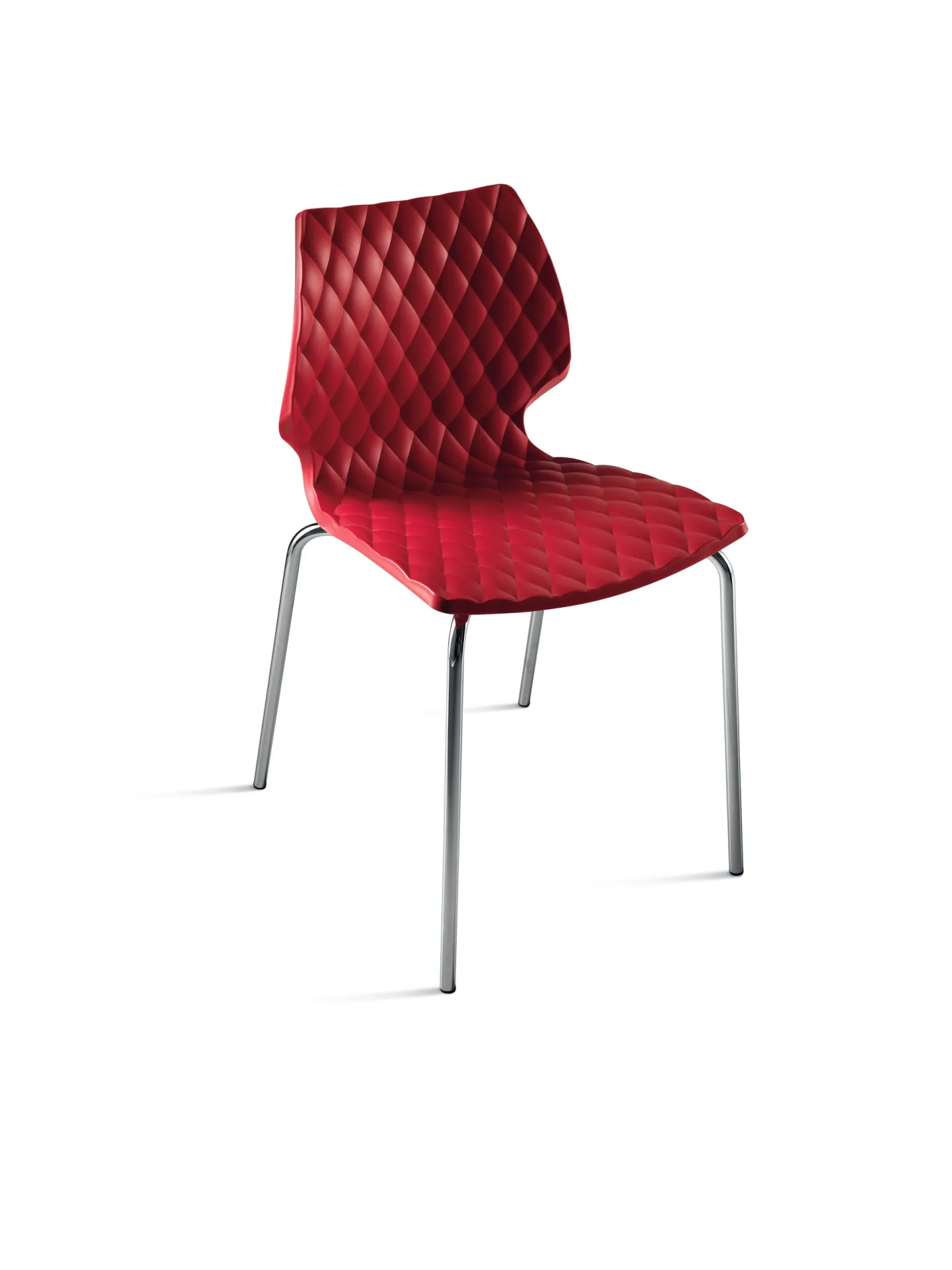 Sedia Homy Scavolini rossa con gambe cromate su fondo bianco