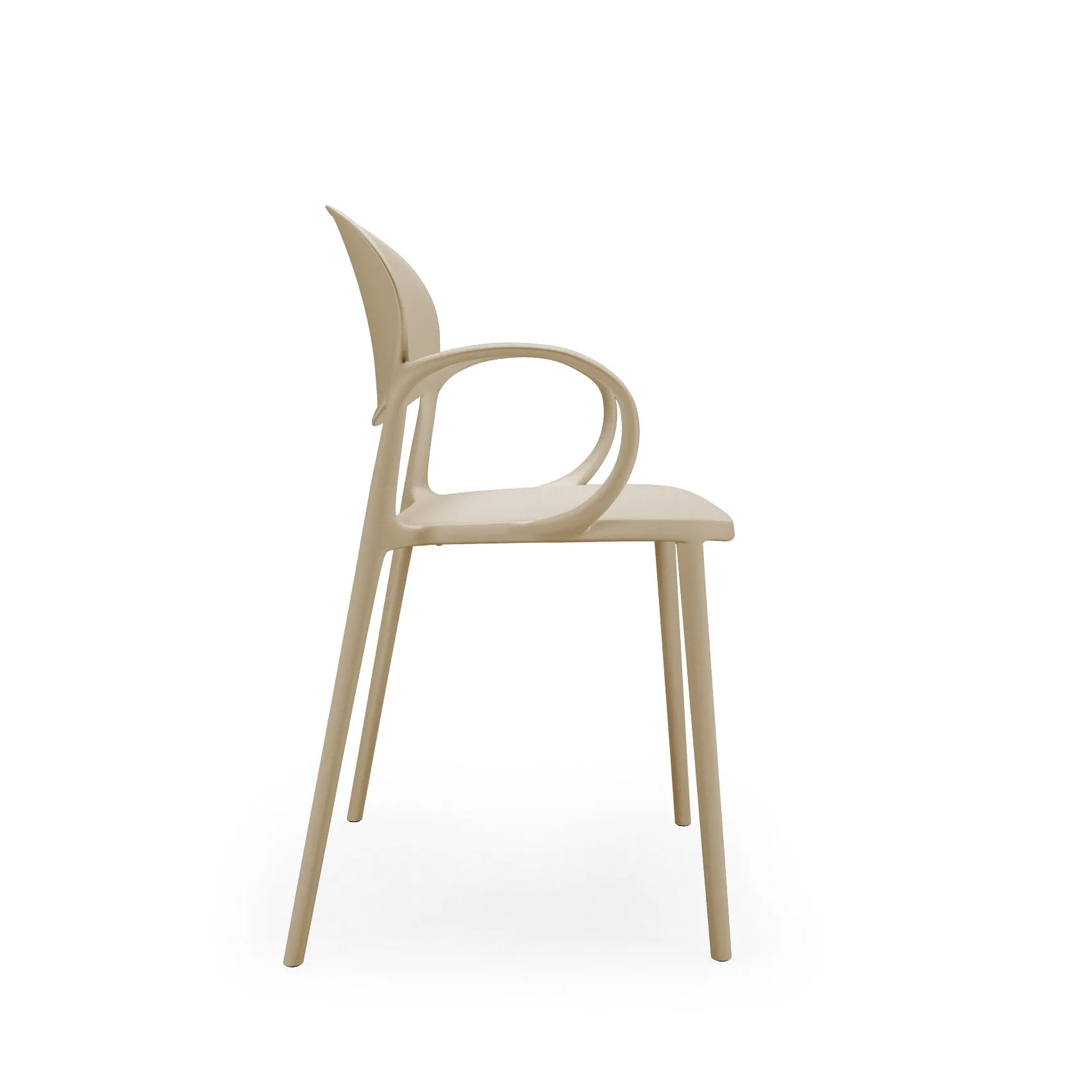 Sedia House con bracciolo Scavolini color sabbia di profilo su fondo bianco