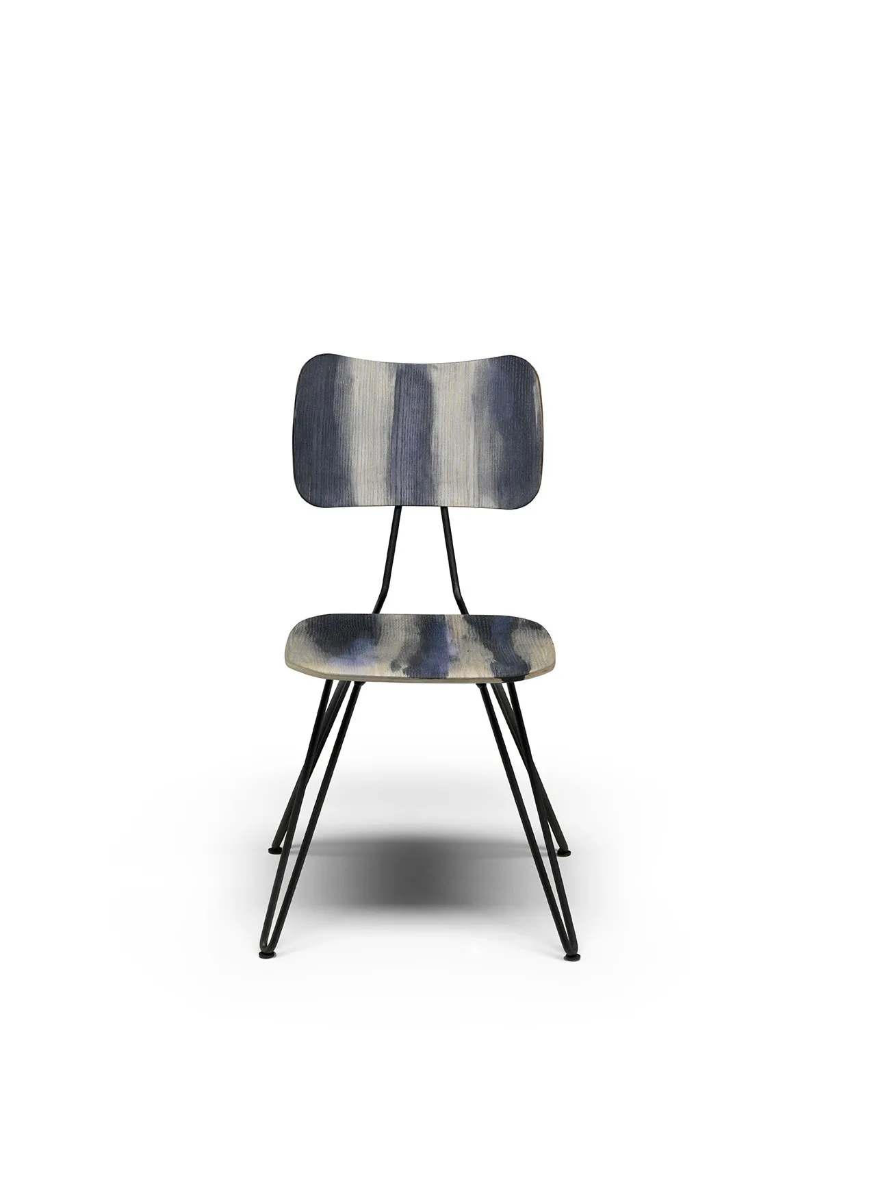 Sedia Overdyed Scavolini blu sfumato su fondo bianco