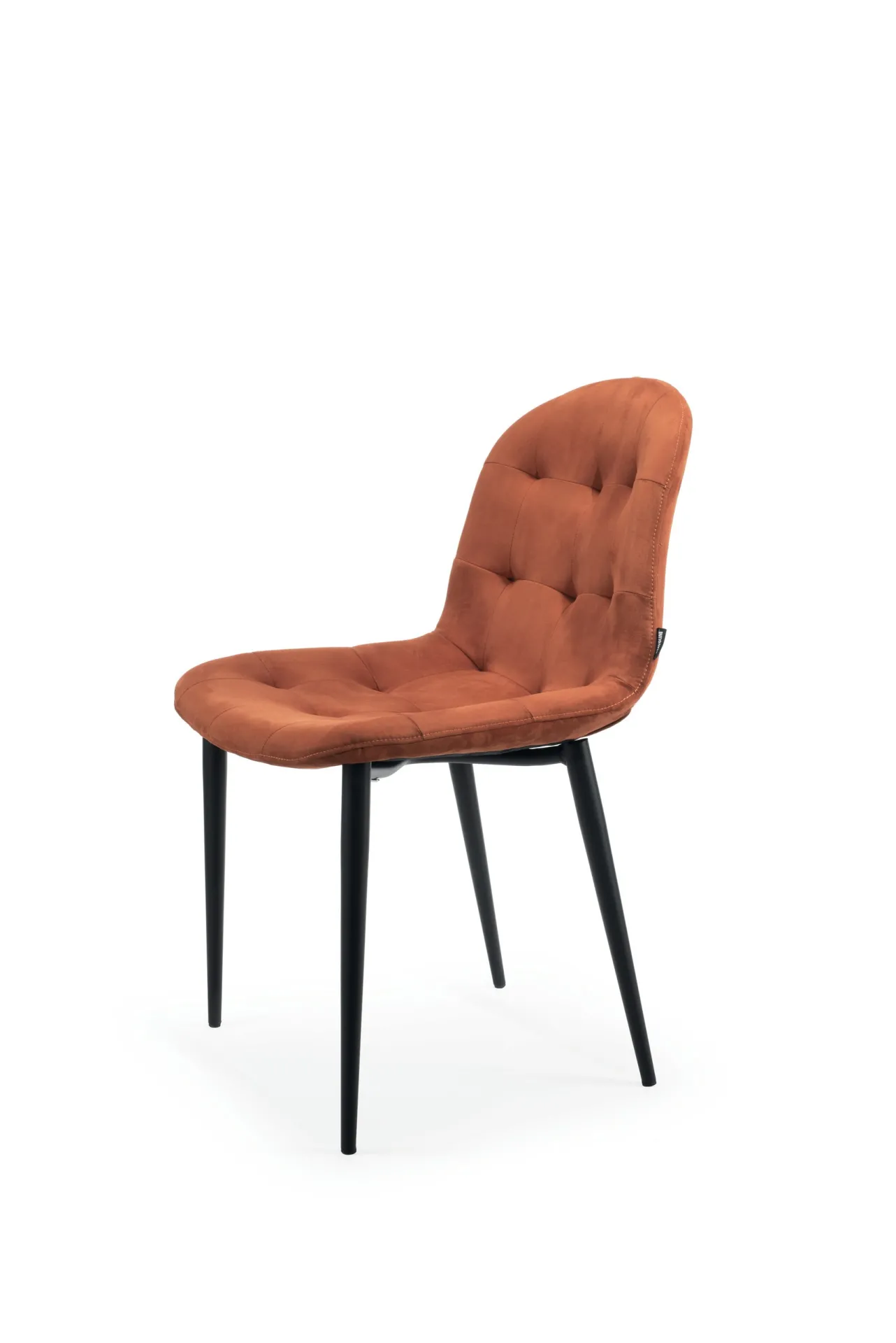 Sedia Soft Scavolini arancio vista di tre quarti su fondo bianco