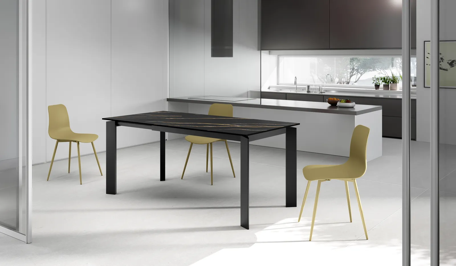Tavolo Frame Stones in ceramica Portoro nero con sedie gialle in una cucina moderna