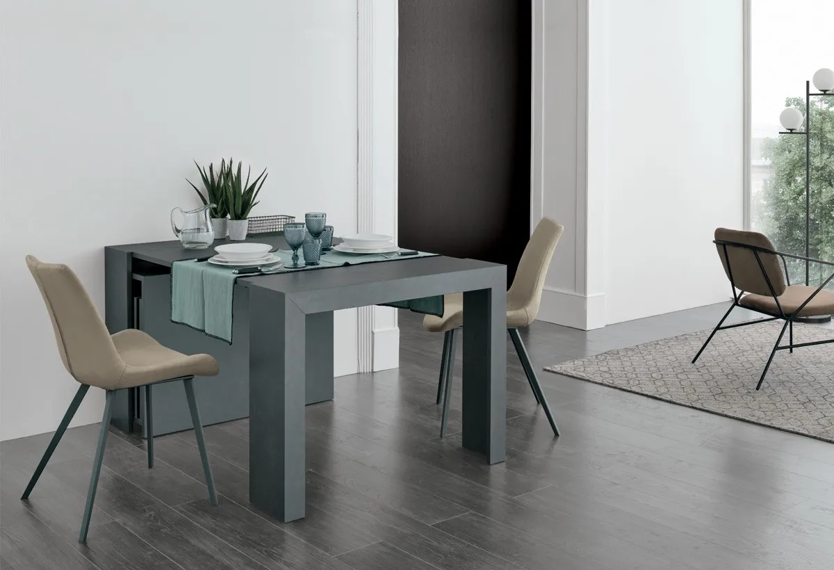 Consolle Pandora Target Point grigia aperta come piccolo tavolo con sedie beige