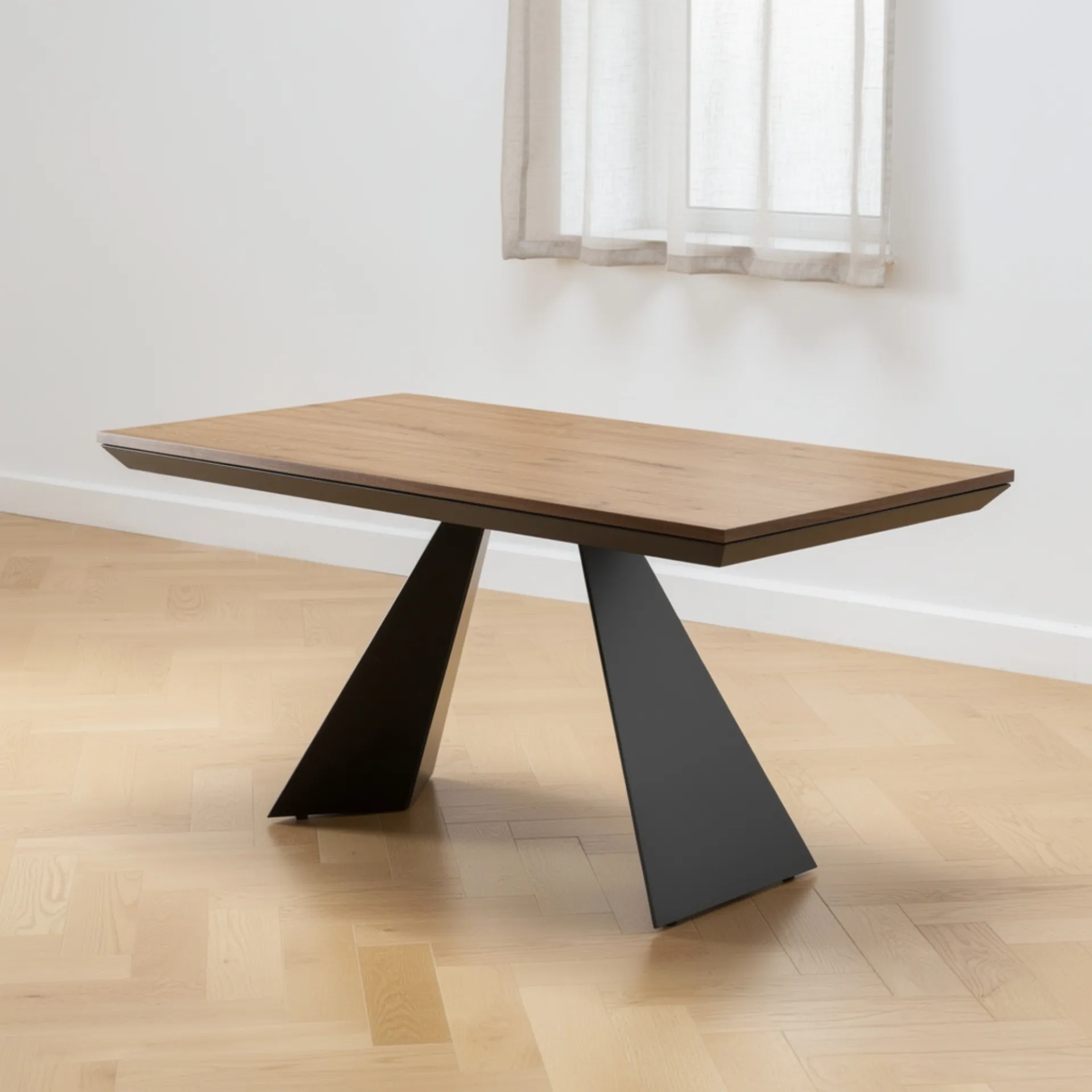Tavolo allungabile Montana Tecnolegno con piano effetto legno e basamento centrale in metallo nero
