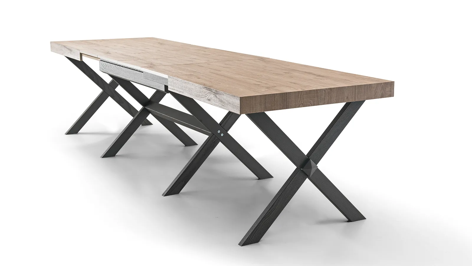 Tavolo Darwin Tecnolegno completamente aperto con quattro allunghe e doppie gambe a X