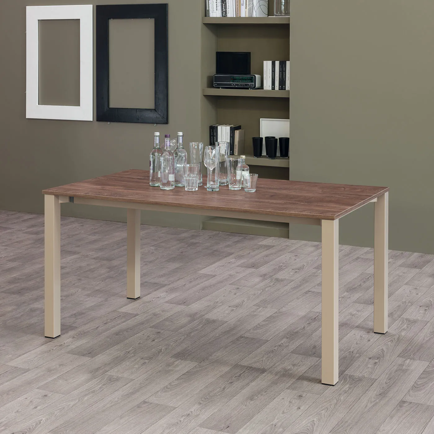 Tavolo Viareggio Tecnolegno con piano effetto legno e gambe sabbia