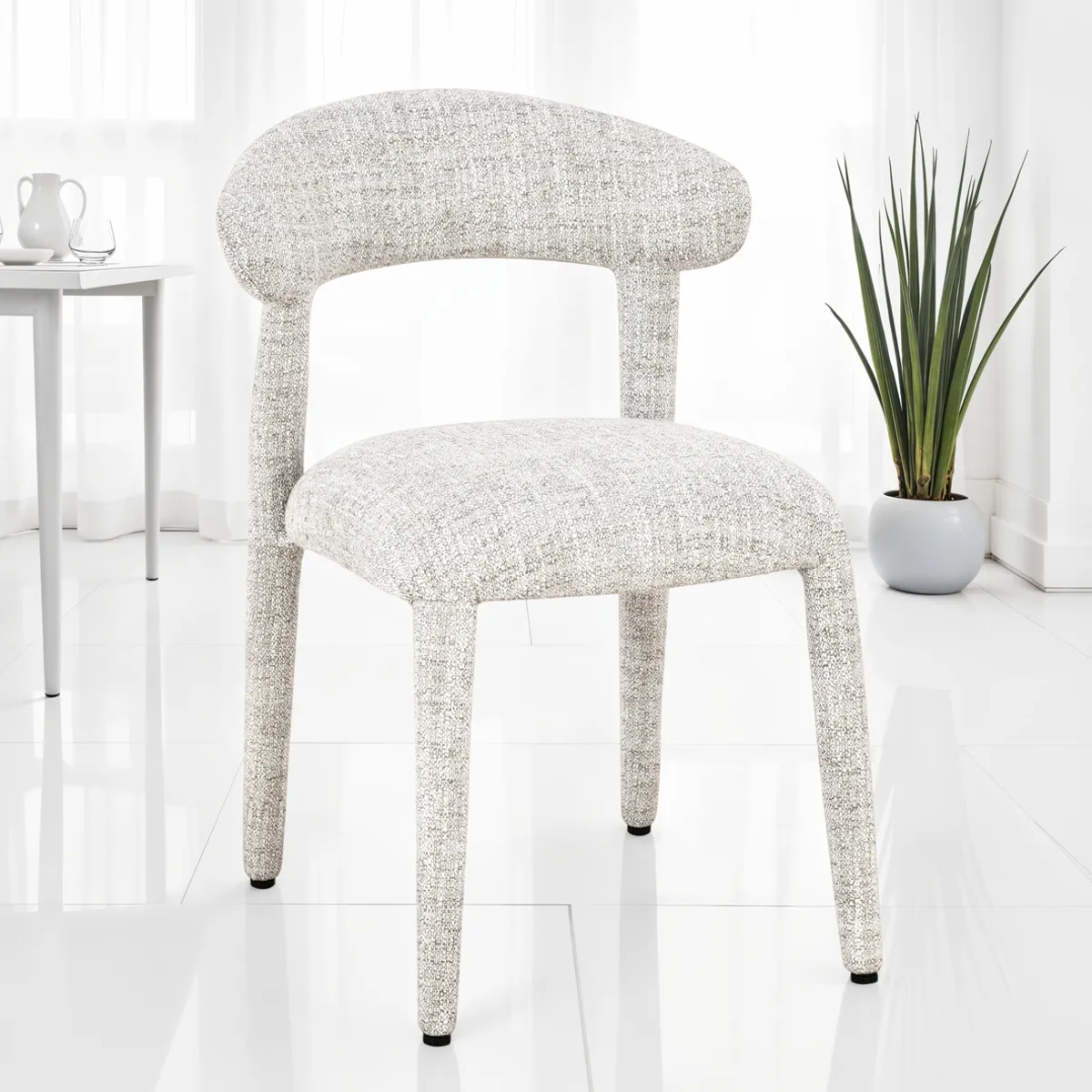 Sedia Leda beige Tomasucci in tessuto melange in sala da pranzo