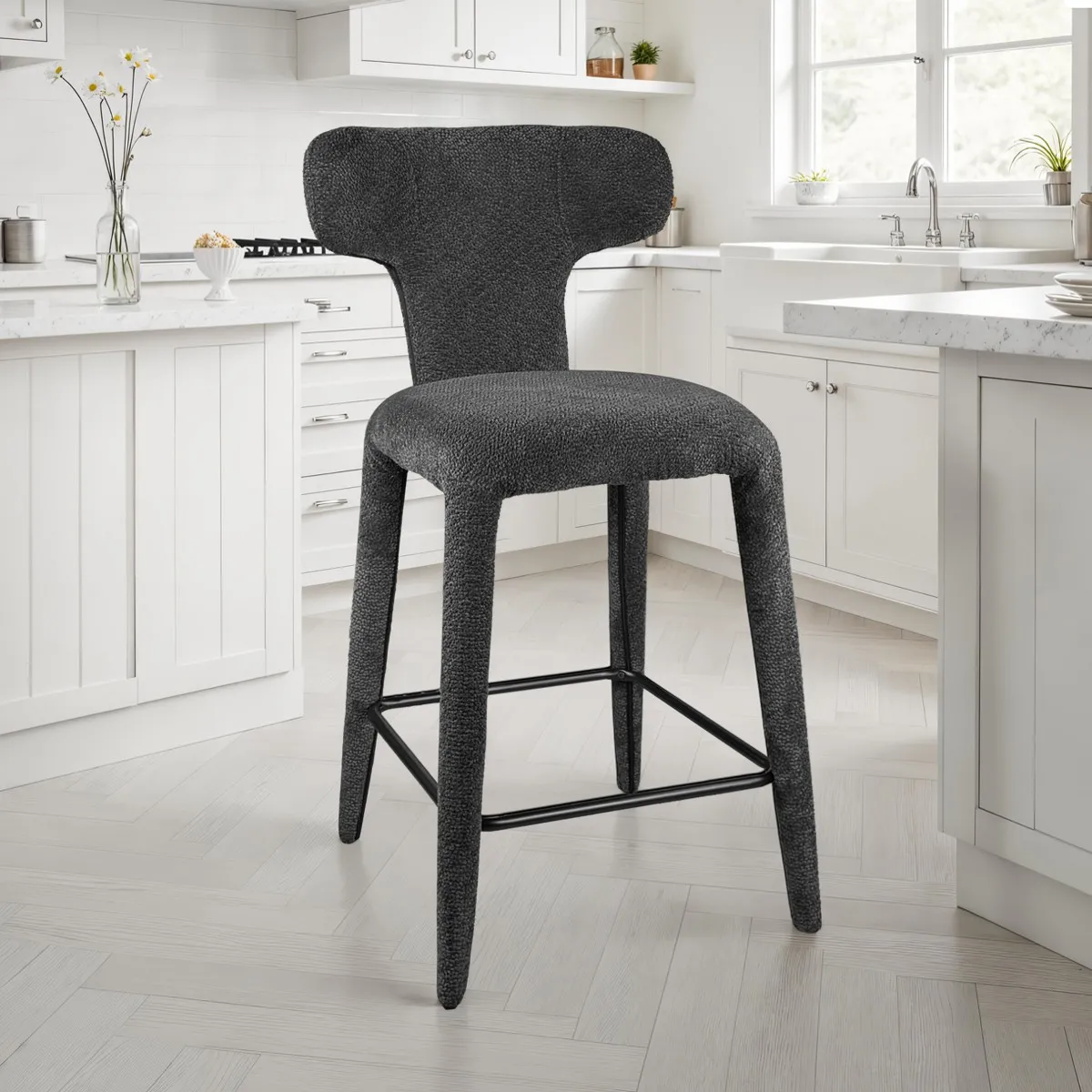 Sgabello Herd Tomasucci in tessuto antracite in cucina