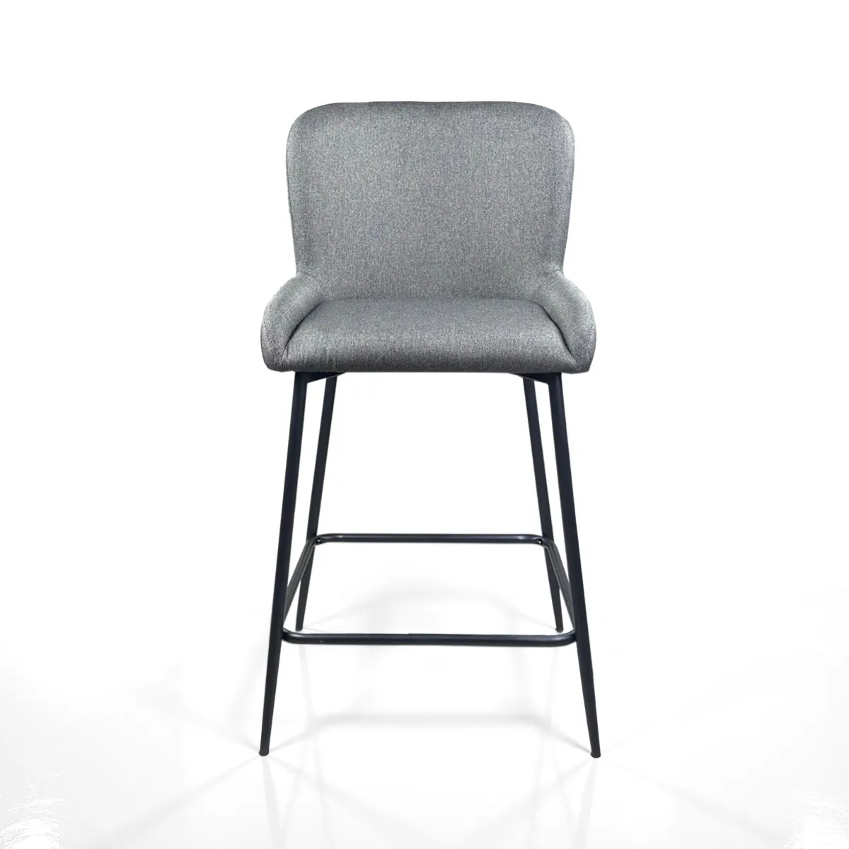 Sgabello Tryun Tomasucci di fronte con gambe nere