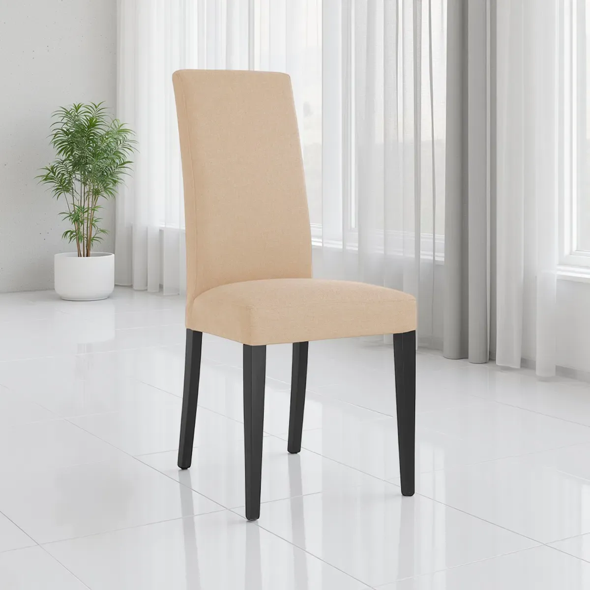 Sedia Lella Tomasucci in tessuto beige con schienale alto