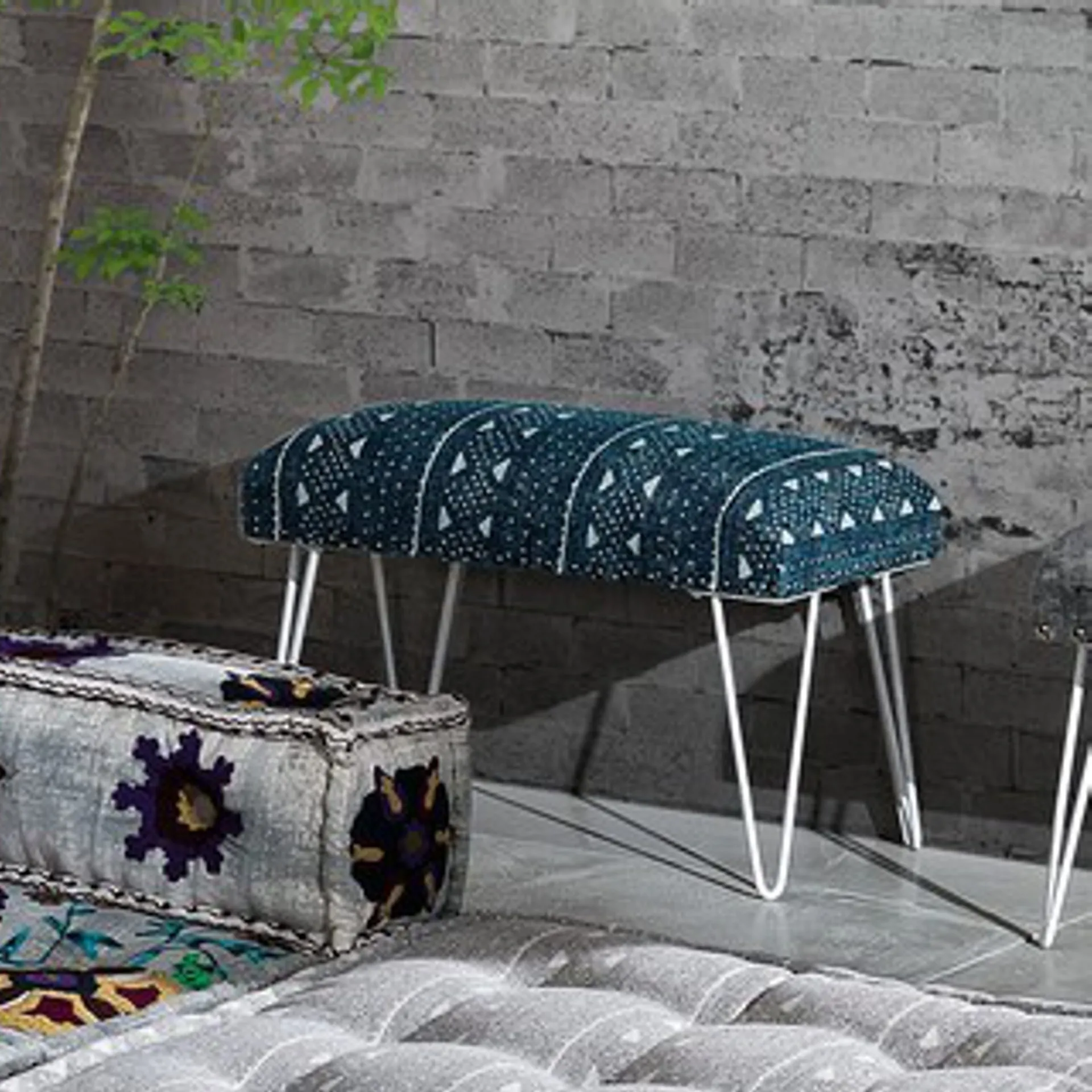 Panca Yara Blue Tomasucci in cotone con gambe a forcina