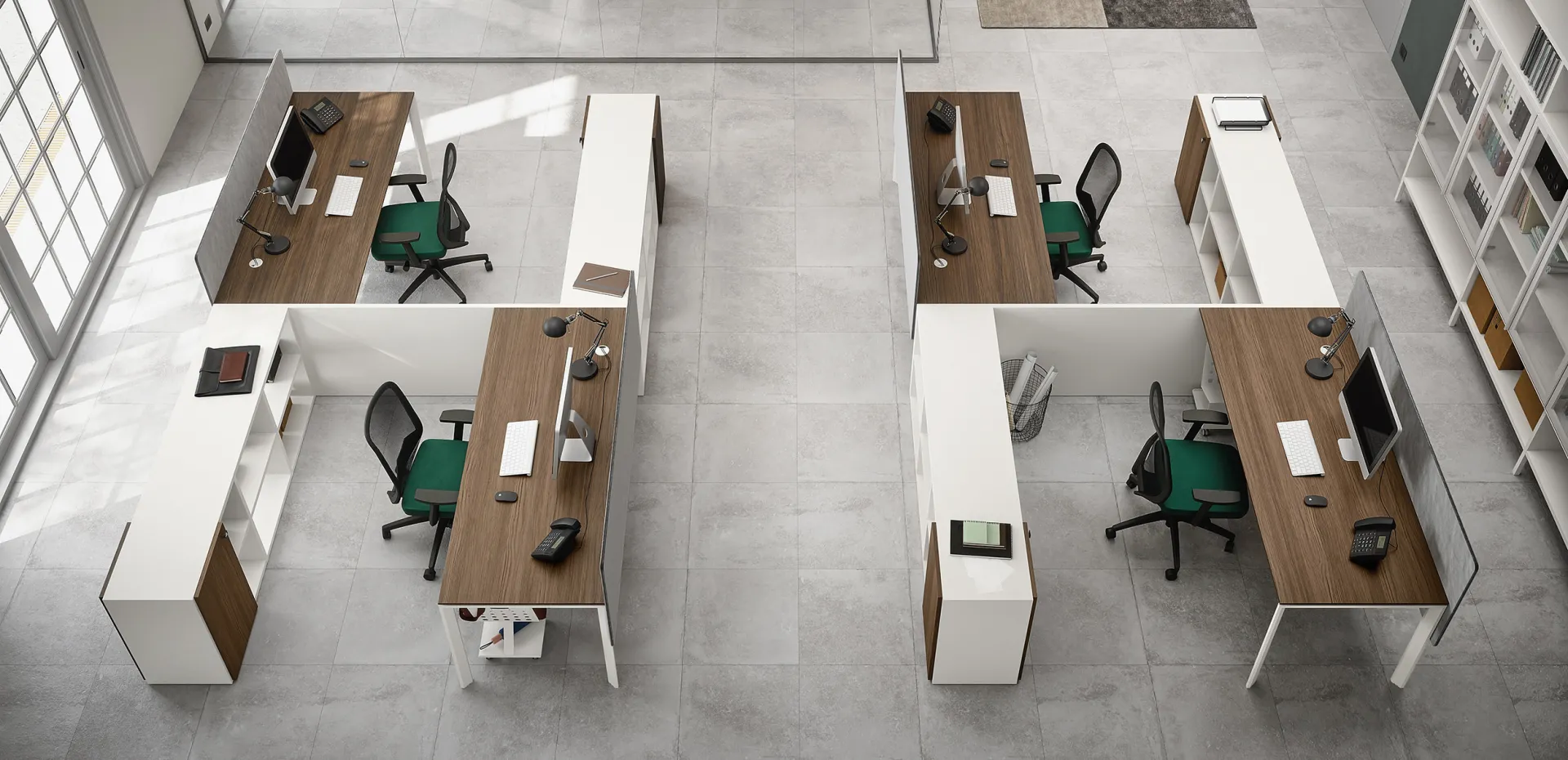 Postazioni con scrivanie a gambe fisse Cinquanta3 in noce in ufficio open space