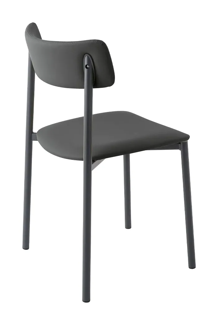 Sedia Up! Connubia vista di tre quarti dal retro, struttura e similpelle grigio scuro, su fondo bianco