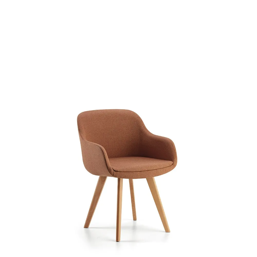 Poltroncina lounge Keope Compir con gambe in legno
