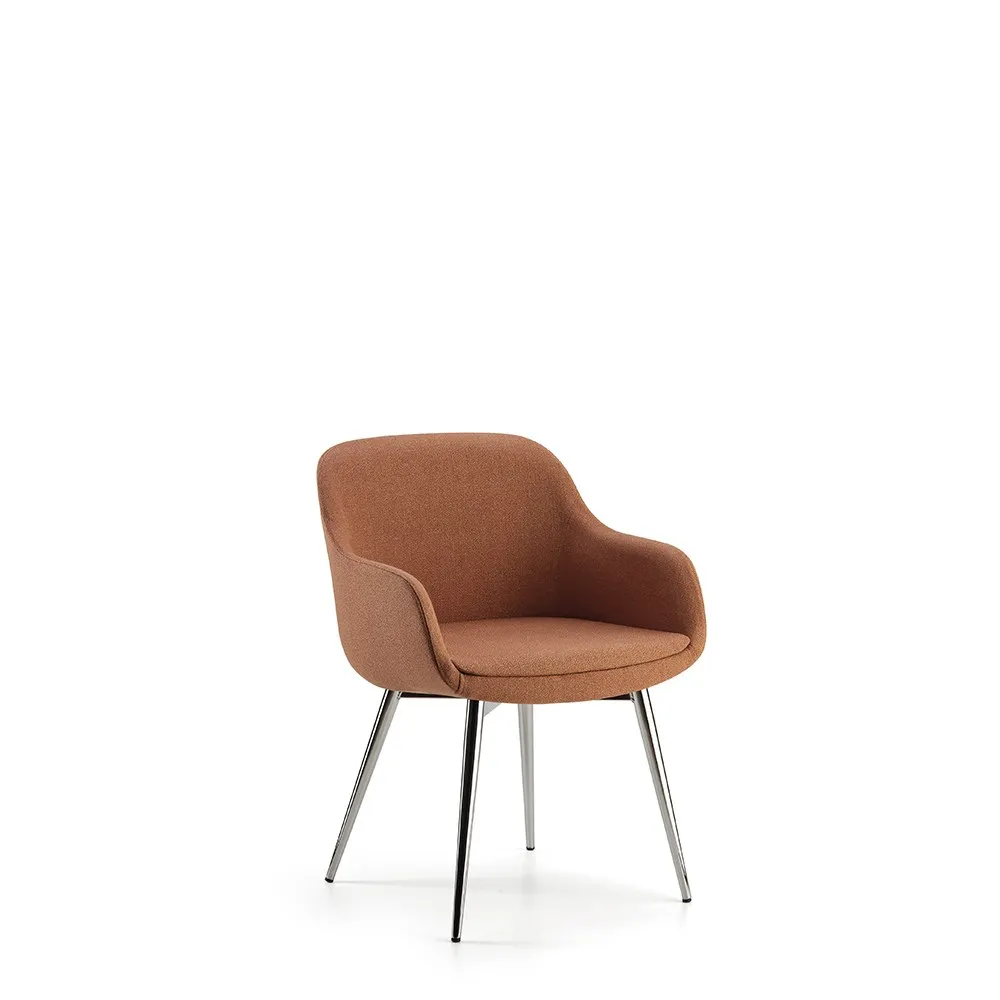 Poltroncina Keope Compir con gambe in metallo cromato