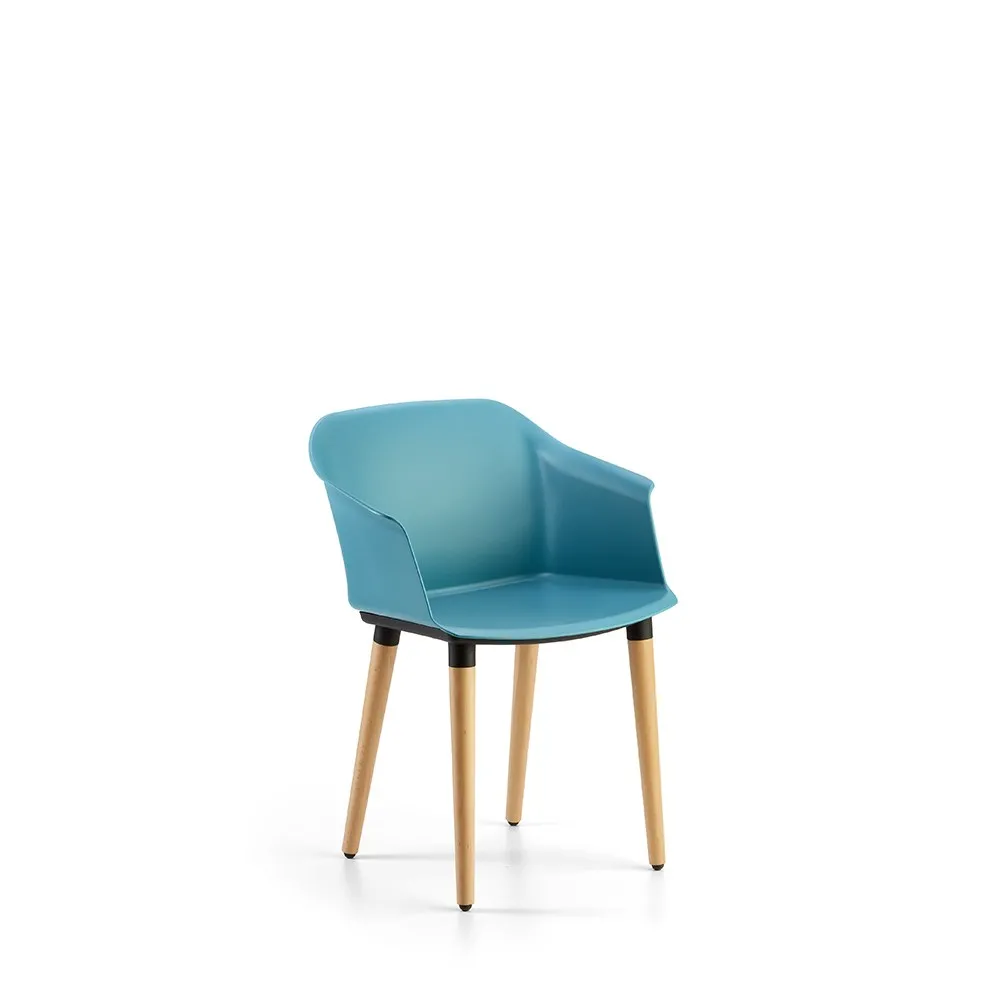 Poltroncina Kona Compir azzurra con gambe in legno