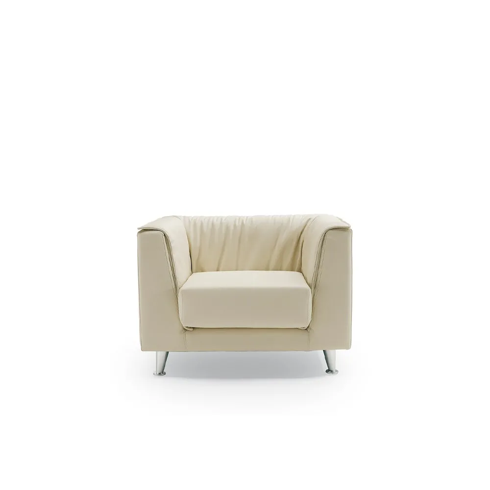 Poltrona Compact Compir color crema vista di fronte