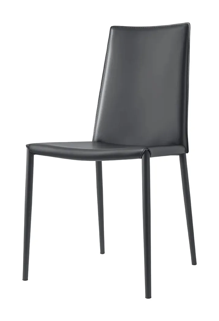 Sedia Boheme Connubia rivestita in rigenerato di cuoio nero su fondo bianco