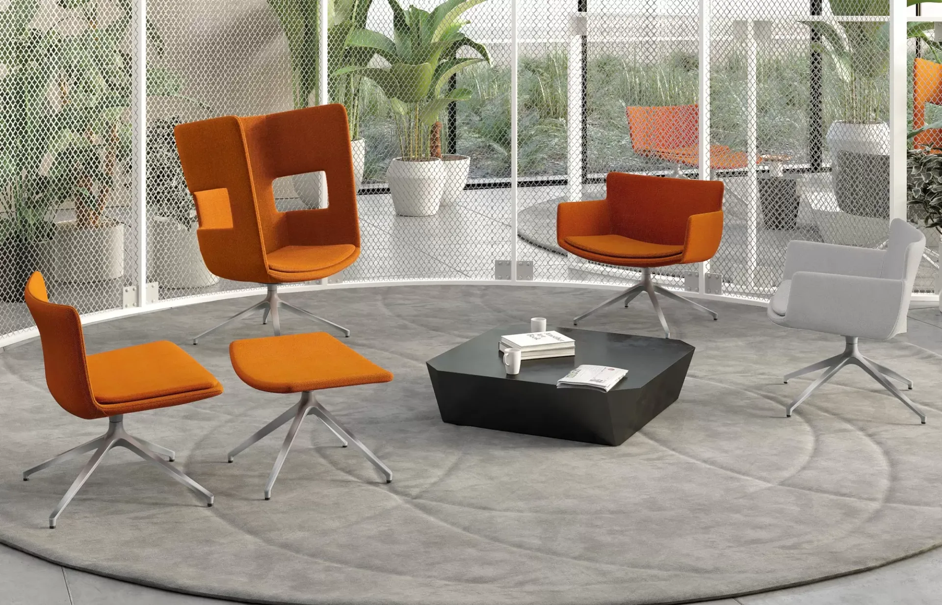 Poltrone lounge Poppea Frezza arancio e grigie con pouf attorno a un tavolino
