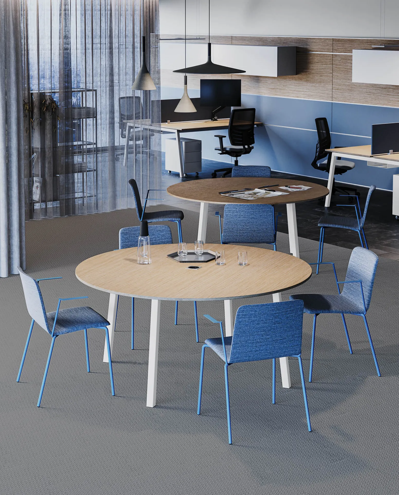 Tavolo riunione rotondo Pop Ace Frezza in legno con sedie blu