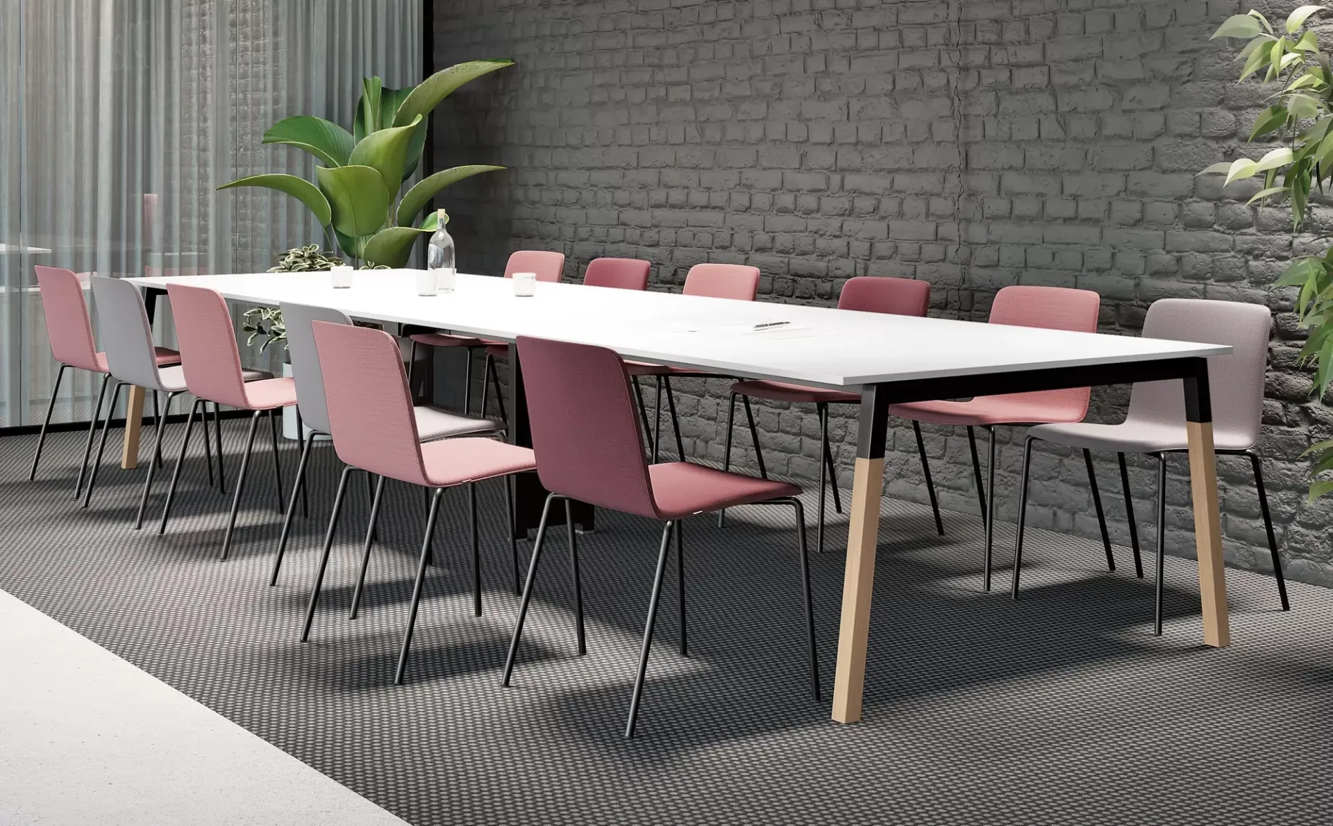 Lungo tavolo riunione Pop Woody Frezza bianco con sedie rosa e muro in pietra