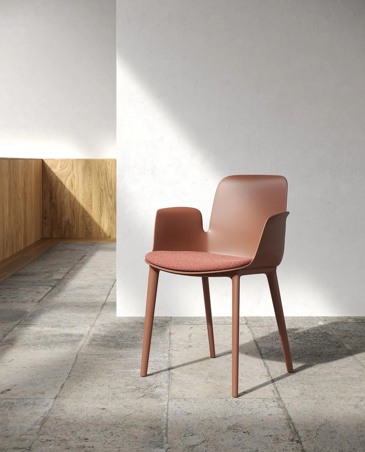 Poltroncina Fior di Loto Plastic Frezza color terra su gambe in legno