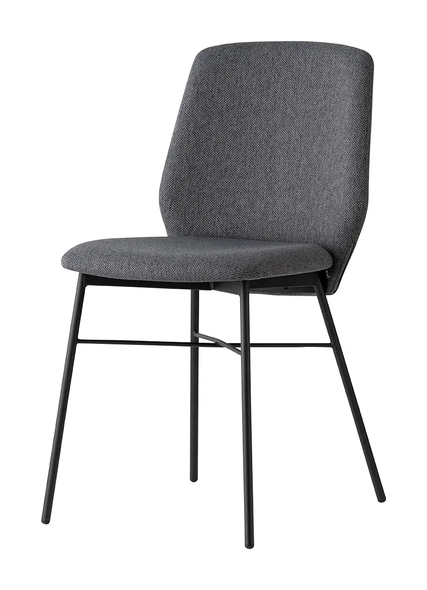 Sedia Sibilla Soft Connubia imbottita in tessuto grigio scuro su fondo bianco