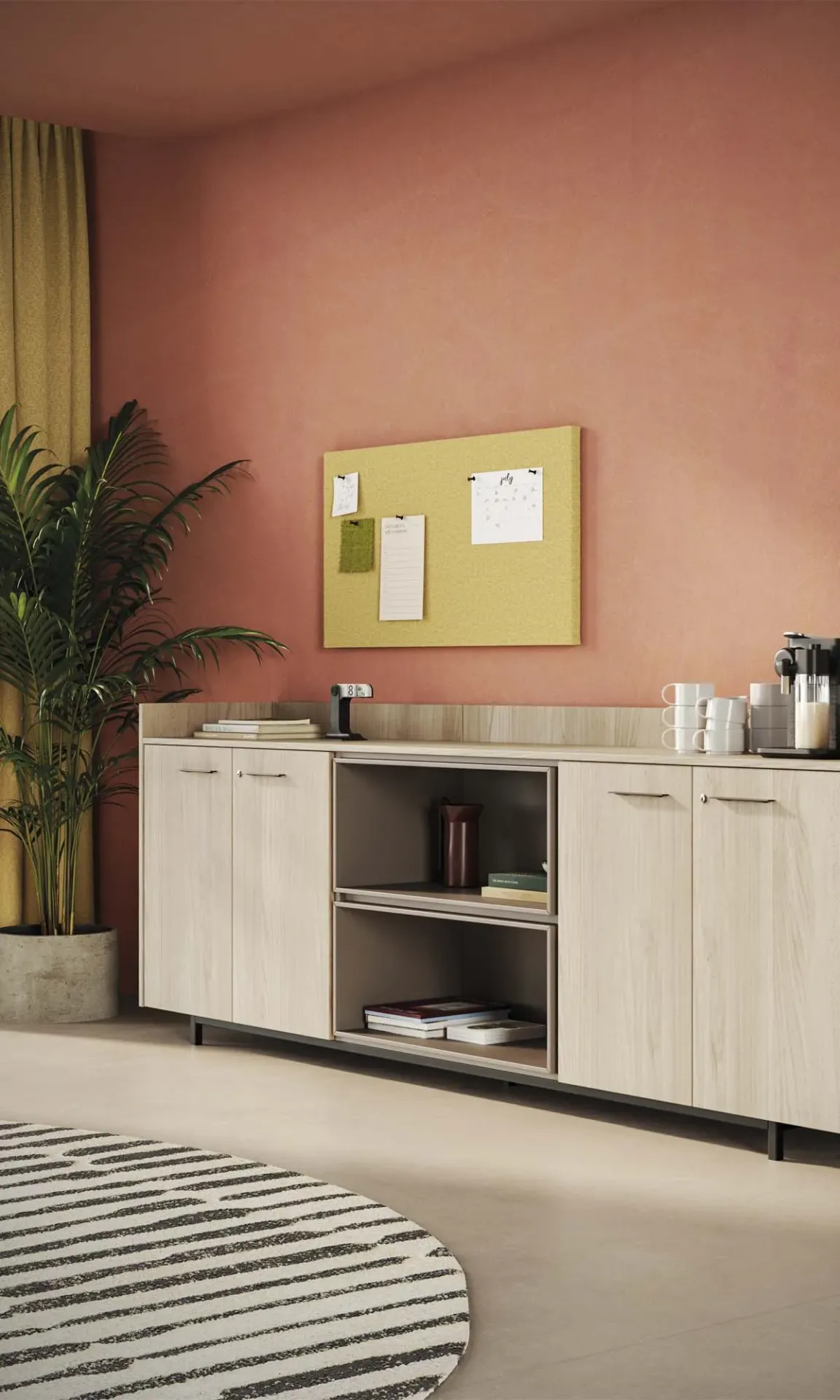 Credenza Passepartout Frezza in legno chiaro sotto una bacheca