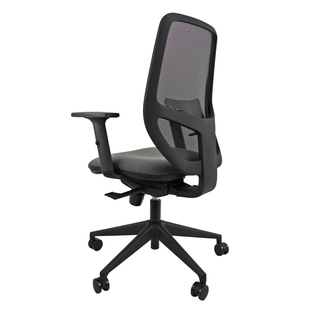 Sedia ergonomica Aria Unisit nera in rete, vista di tre quarti