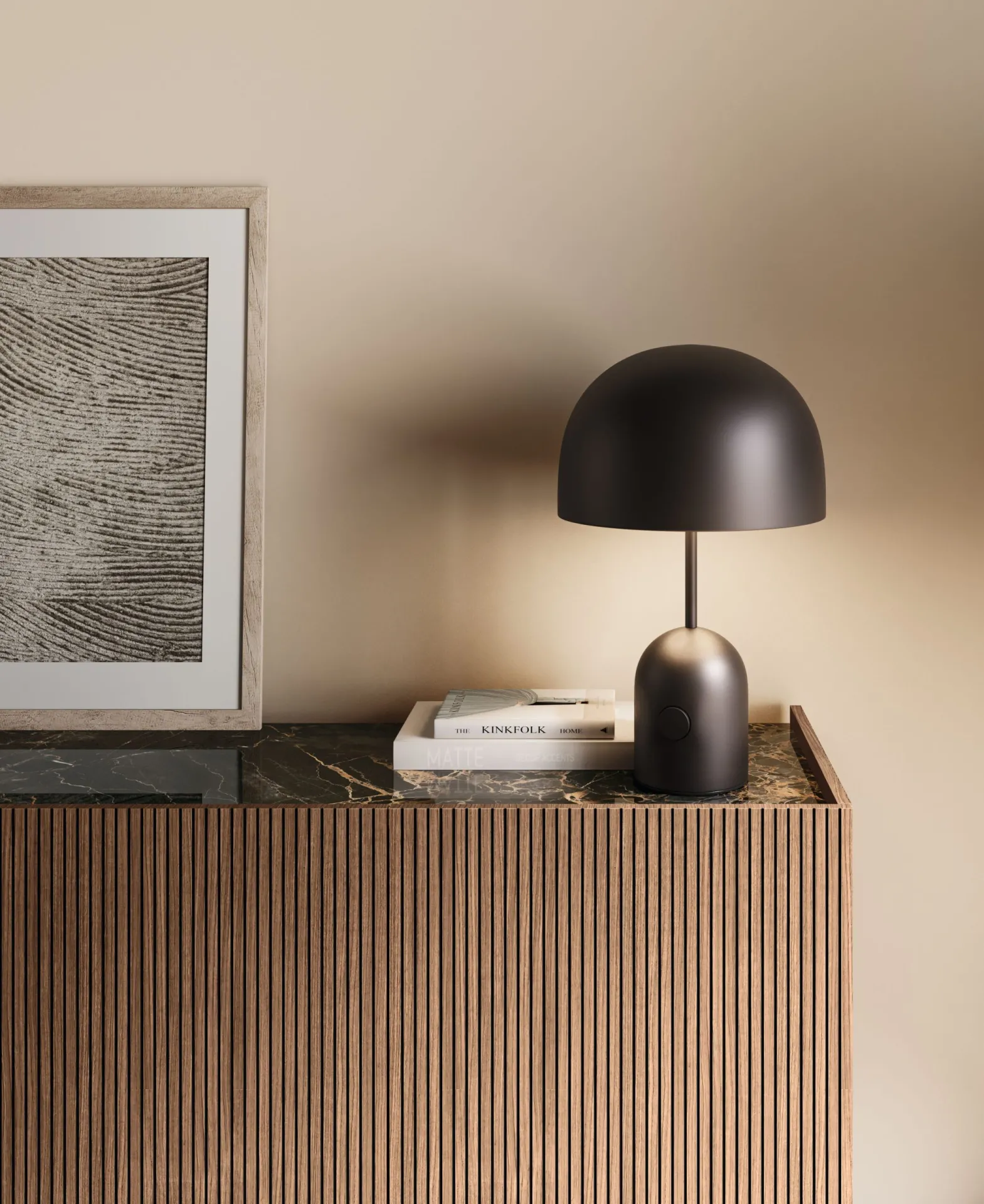 Particolare delle ante dogate della madia Slat 2B Italia