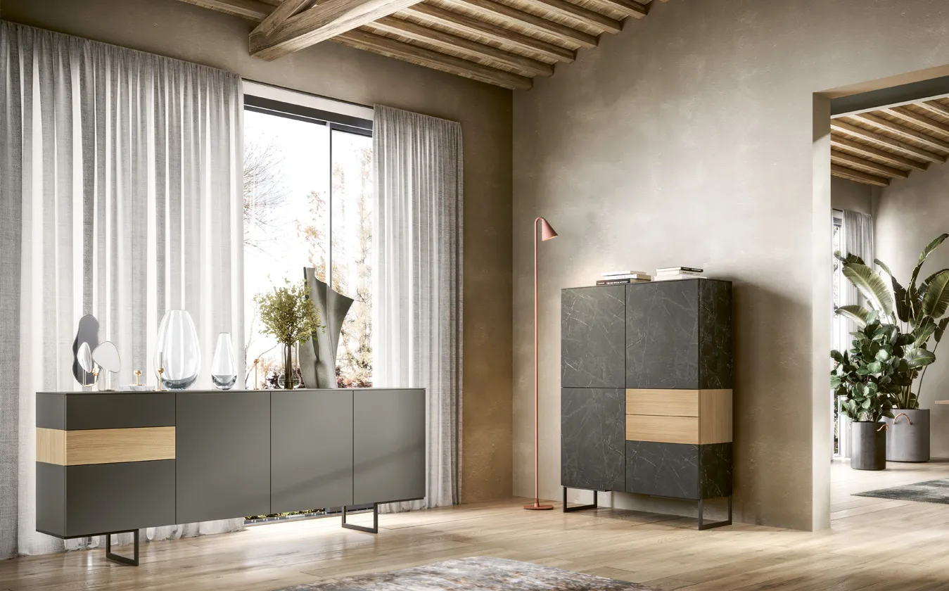Madia Push 2B Italia grigia con fascia in essenza in un soggiorno