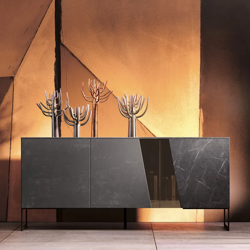 Madia Glass 2B Italia con ante a taglio obliquo e luce sotto il top