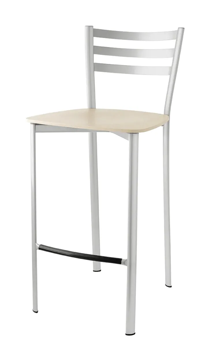 Sgabello Ace Connubia con telaio grigio chiaro e sedile in legno naturale su fondo bianco