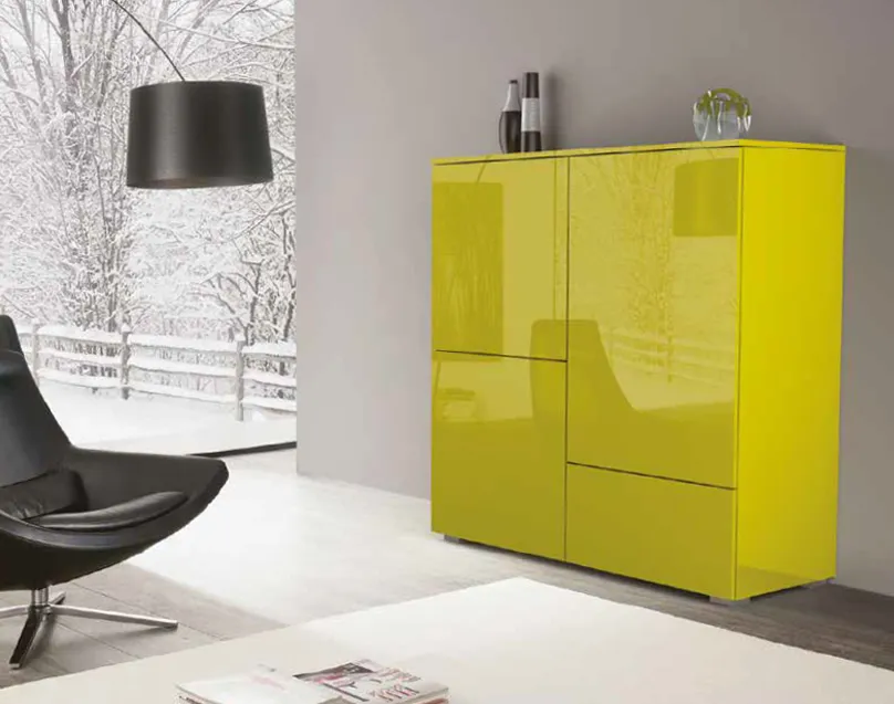Contenitore 3D 233 Artigianmobili giallo lucido in un soggiorno bianco